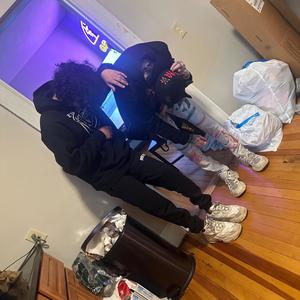 SHECRYWHENSKIESTURNINGGREY (feat. Ap Ycm)