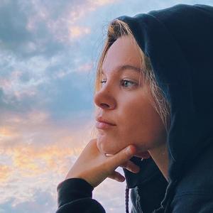 JUST FRIENDS(feat. SPCMN & Thaniabear) (Explicit)