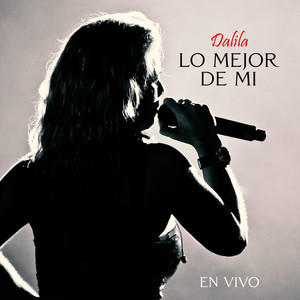 Hay Algo en Ella (En Vivo)