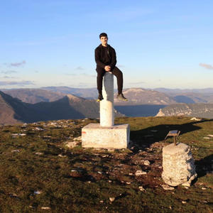 Mundua Ezin Ulertu (feat. Bideak)