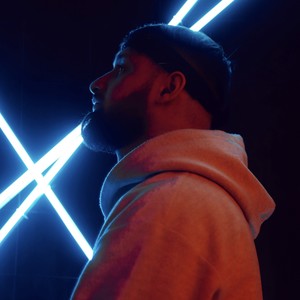 Она не услышит