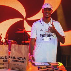 UM LOVE NÃO ATRAPALHA EM NADA (Explicit)