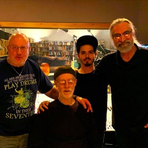 Four on the Loose 1 (feat. Steven Frieder, Ratzo Harris & Bob Meyer)