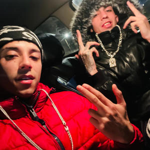 En Los Pies el Gambaso (Free Young Gangster) (feat. Young Gangster & Azeta)