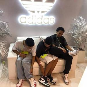 Fekeros(feat. MURDER) (Explicit)