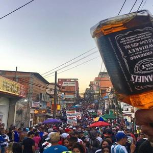 JOGA BUCETA NA FRENTE MULHER