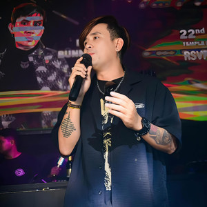 ជិតម៉ោង ១២