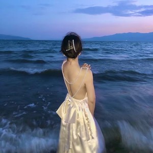 落花有意随流水