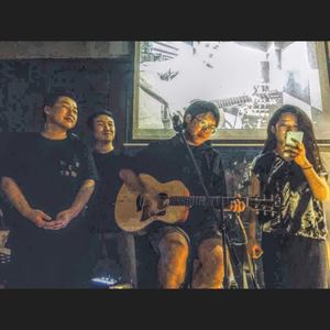 置身于阳光细雨和苦难 行走在商品社会的边缘