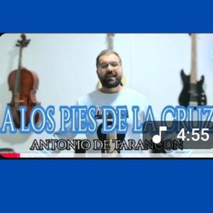 A los pies de la cruz