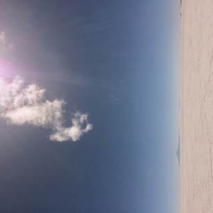 虽然 我还没有遇见你 但我已经在想 我已经爱上了你