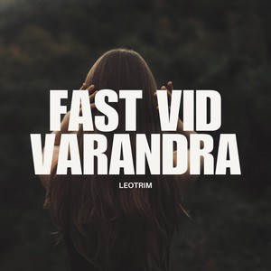 Fast vid varandra