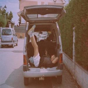 Un Rato (feat. LuvGD) (Explicit)