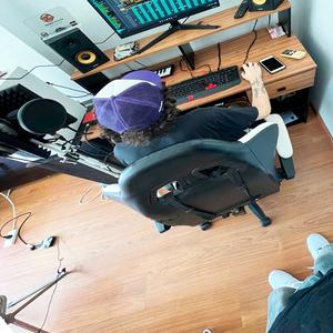 bajo un par (feat. shelovesttute) (Explicit)