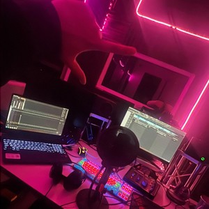 QUIEN MAS HOE? (Explicit)