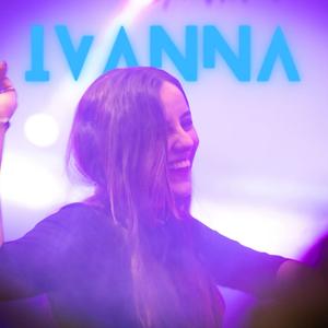 IVANNA Plays with NEON