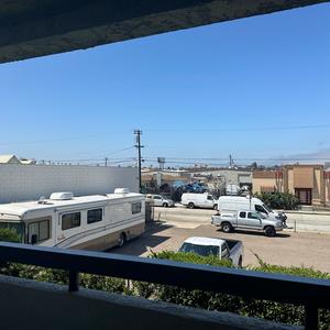 Famous/Chainless (Explicit)