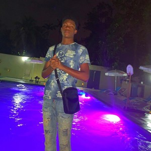 Au quartier(feat. Paulo) (Explicit)