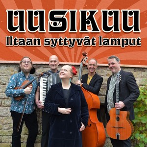 Iltaan syttyvät lamput