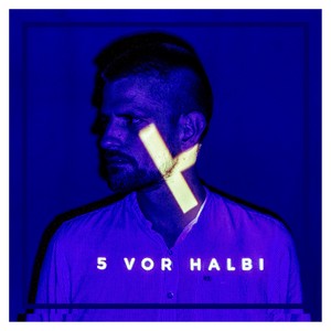 5 vor halbi