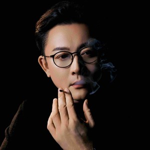 余生只是陌路人伴奏 (伴奏)