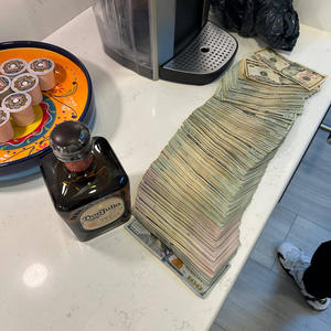 On tour (feat. parkian) (Explicit)