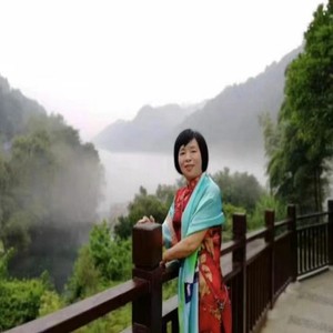 瞿彩娥《妈妈的歌》 (伴奏)