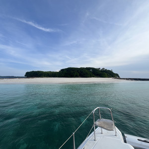 bahía con crucero