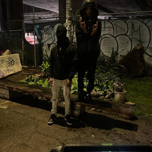 Keep dissing (feat. 9zplz) (Explicit)