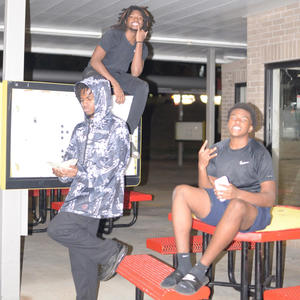 Is u Gon Tell On Me (feat. LuhMark S2P) (Explicit)