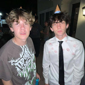 LIQUOR (feat. Evski & Kira)