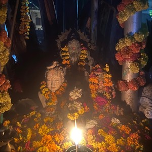 Varuna Gayatri [feat. Dadu Meru & Kelsey Wishik] (Live)