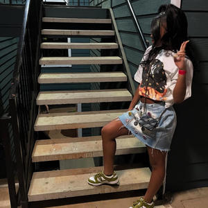 hop out on feet (feat. ashsko) (Explicit)