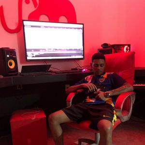 MTG FODE COM A BUCETINHA (feat. Mc Gw, Mc Mr Bim & Mc Dtrês) (Explicit)