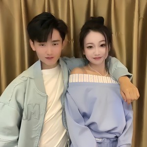 梳妆打扮会情郎