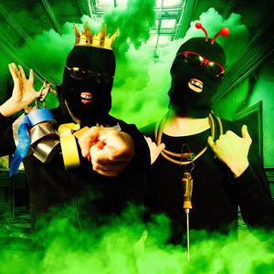 DANS LA PIÈCE (Explicit)