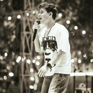 វិលរកបងណា (Live)