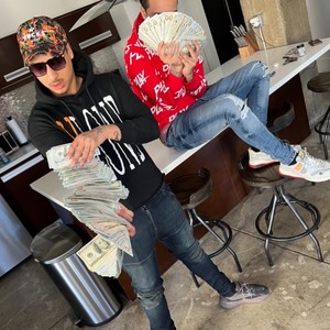 V-Lone(feat. Rx Nuskii) (Explicit)