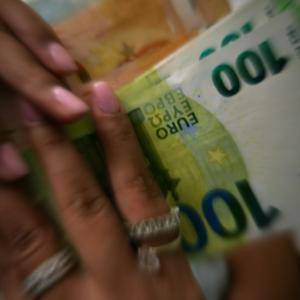 Des diamants des billets (feat. 13LOUKAS) (Explicit)