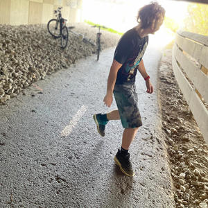 Keep Em' Guessin (feat. V1ntyy) (Explicit)