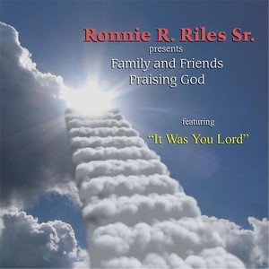 Family & Friends Praising God (Ronnie R Riles Sr. Presents)