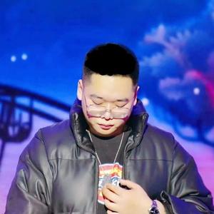 多想在平庸的生活拥抱你