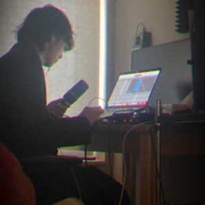 Hourglass (feat. sisloh)