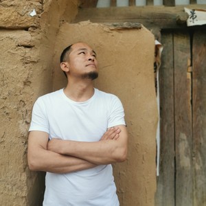 这世界终将温暖向阳 (伴奏)