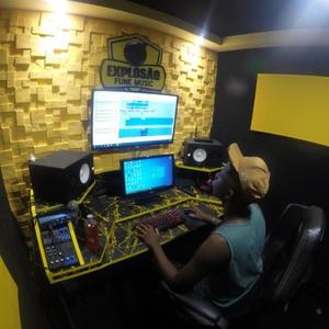 ELA ME CHAMOU LÁ (Explicit)