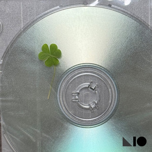 이것 좀 입어 봐 (Try this on)