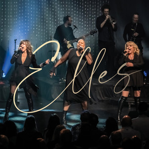 Medley : At Last / The Weight / I Feel the Earth Move / Try / Think / (You Make Me Feel) Like a Natural Woman (Live)