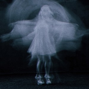 Cold floors (feat. Zayna)