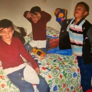 3 AM!GOS. (Explicit)