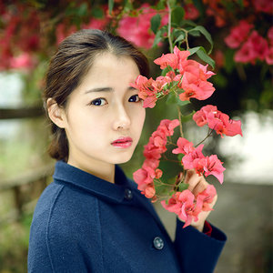 随手关了房间里的灯